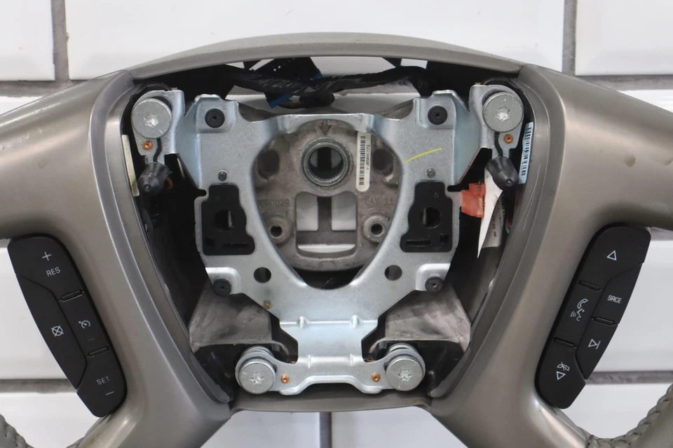 09-13 Chevy Avalanche Tahoe Suburban Titanio Cuero Volante OEM Foto 2 de 4