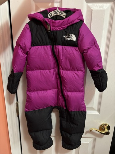 The North Face 1996 Retro Nuptse Kleinkinder Schneeanzüge & Buntings Größe 6-12 Monate!