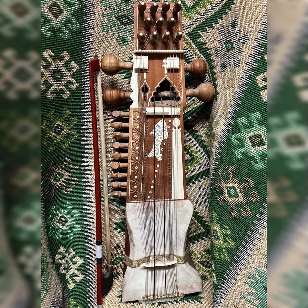 Short sale necked lute