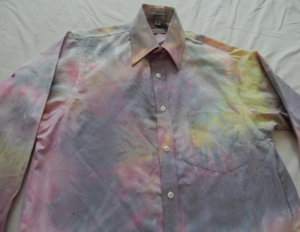 Camisa Tie Dye Negra Rosa Arco Iris Manga Larga Con Botones - Pequeña Para Hombre Hecha a Mano Foto 4 de 4