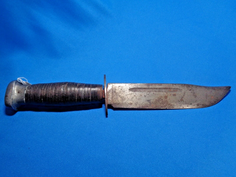 Cuchillo de Lucha Segunda Guerra Mundial | 6.5", Acero al Carbono, Protector de Aluminio y Pomo, Hecho en Teatro Foto 2 de 4