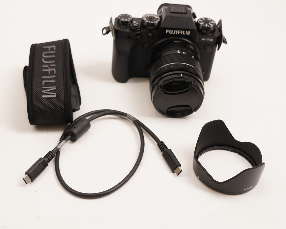 Fujifilm X-T4 Mirrorless Digital Camera XF 18-55mm f/2.8-4 Lens