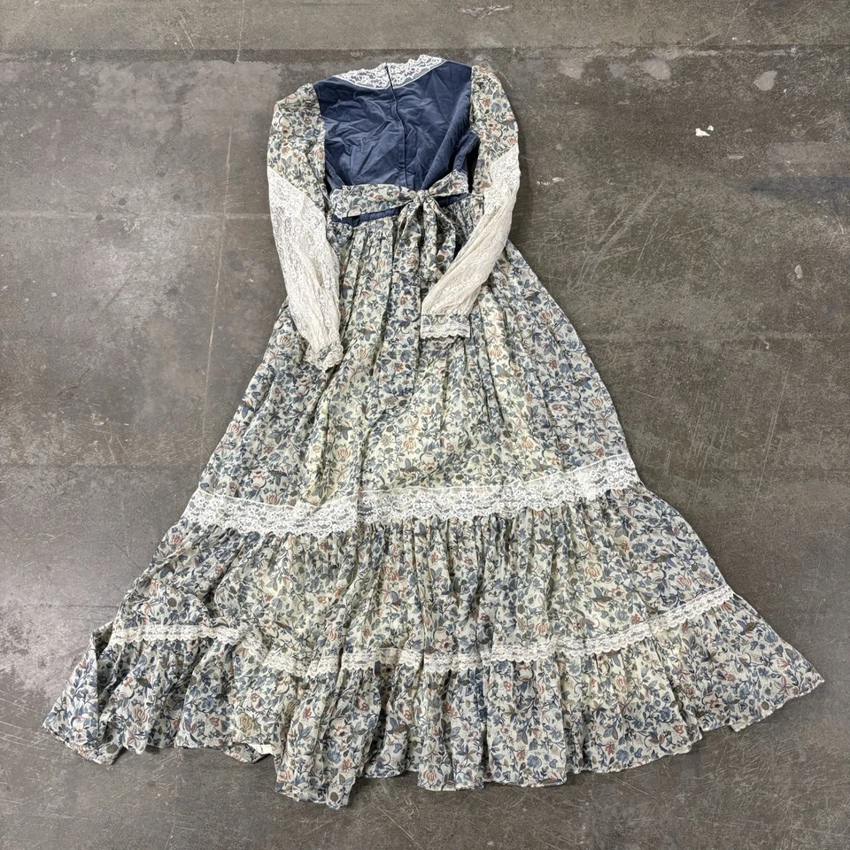 Vestido Gunnie Sax Vintage Anos 70 por Jessica Prairie Veludo Azul Manga de Renda Tamanho 5 - Imagem 2 de 4