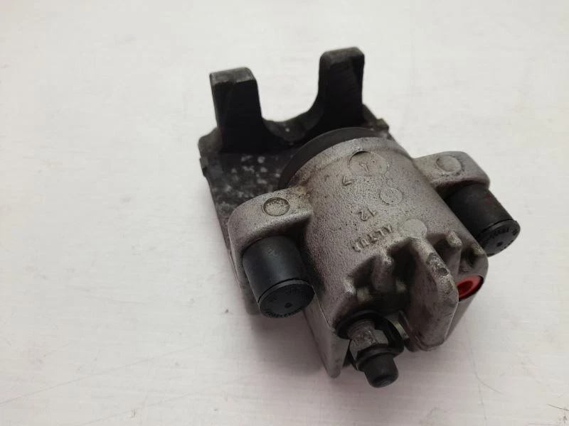 BMW 535xi 535i 528i 528xi E60 2008 sedán carcasa de pinza de freno trasera izquierda Foto 4 de 4