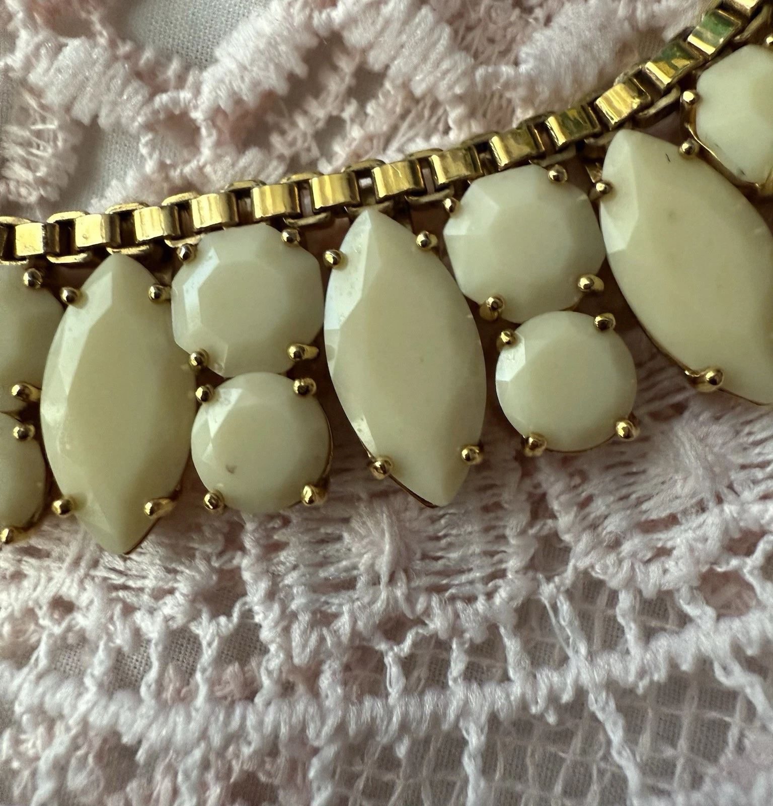 Collana girocollo 18 25 20 5” firmata Kate Spade catena tono oro crema strass