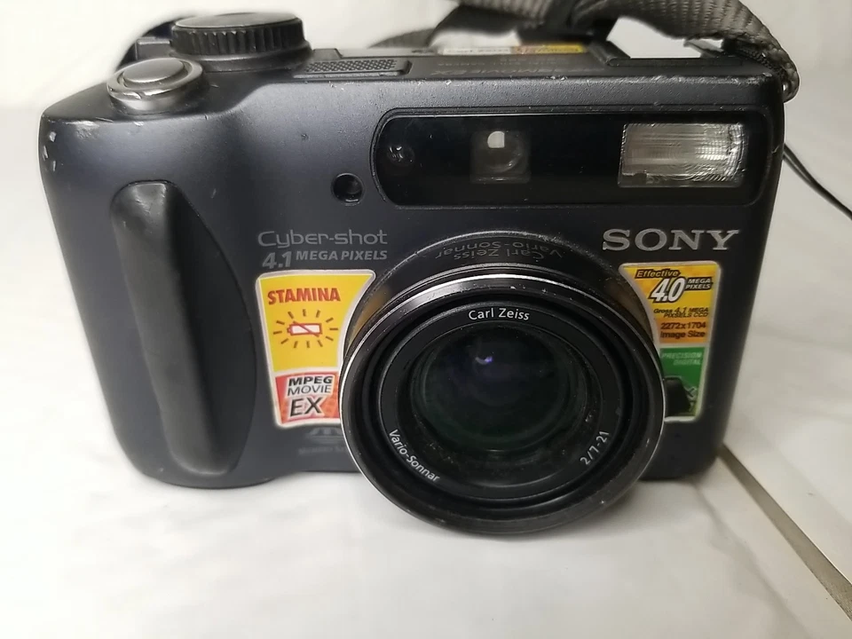 SONY Cybershot DSC-S85 4.1 MP Digital Camera Carl Zeiss Lens - Image 2 of 4