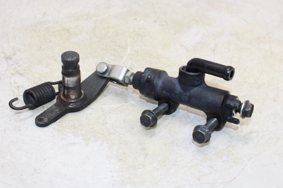 06-24 KAWASAKI VULCAN 900 VN900D CLASSIC LT OEM REAR BACK BRAKE MASTER CYLINDER - Image 4 of 4