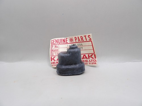 NOS Kawasaki A1 A7 G3TR G3SS 1966-1976 OEM Right Engine Cover Grommet 14038-006 - Picture 5 of 7