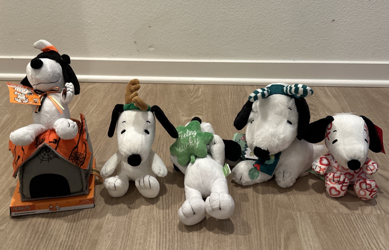 Lot Of 5 Snoopy Plushies Peanuts, Halloween, Christmas, Felling Lucky, musical