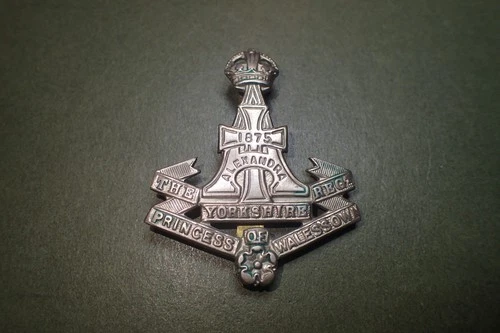 Cap Badge. WW1 Yorkshire (Green Howards) Regiment