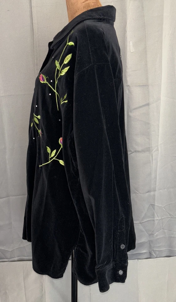 Chaqueta Camisa Quacker Factory Mujer 1X Negro Terciopelo Rosa Bordado Estrás Foto 2 de 4