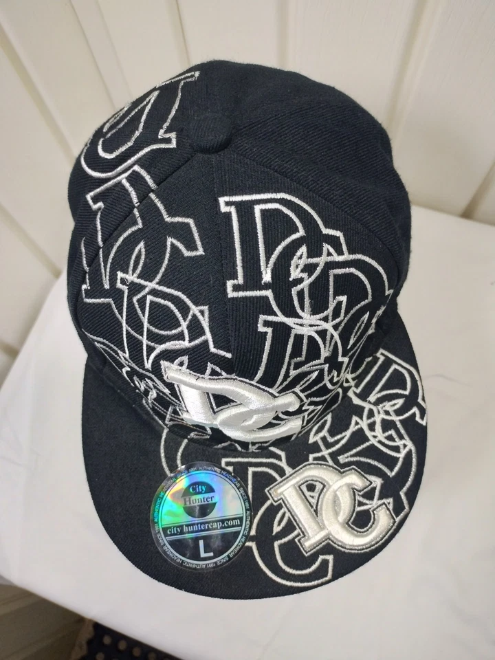 Sombrero DC City Hunter Para Hombres Ajustado Grande RaP Estilo Hip Hop Blanco y Negro Foto 2 de 4