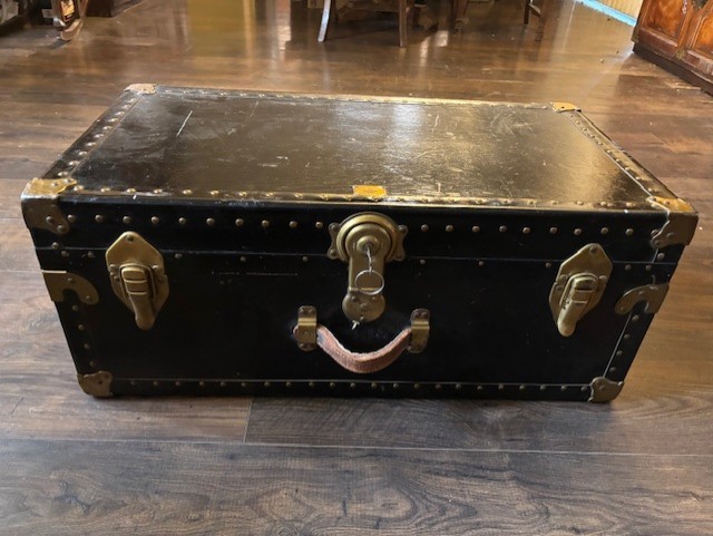 Trunk Newark 3 U.s.a. 13"x31"x16.5"