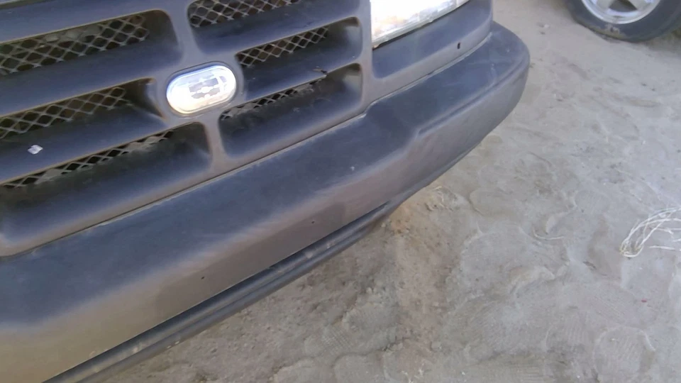 Conjunto de cubierta de parachoques delantero Geo Tracker 1996 1997 1998 OEM negro 91173383 Foto 4 de 4