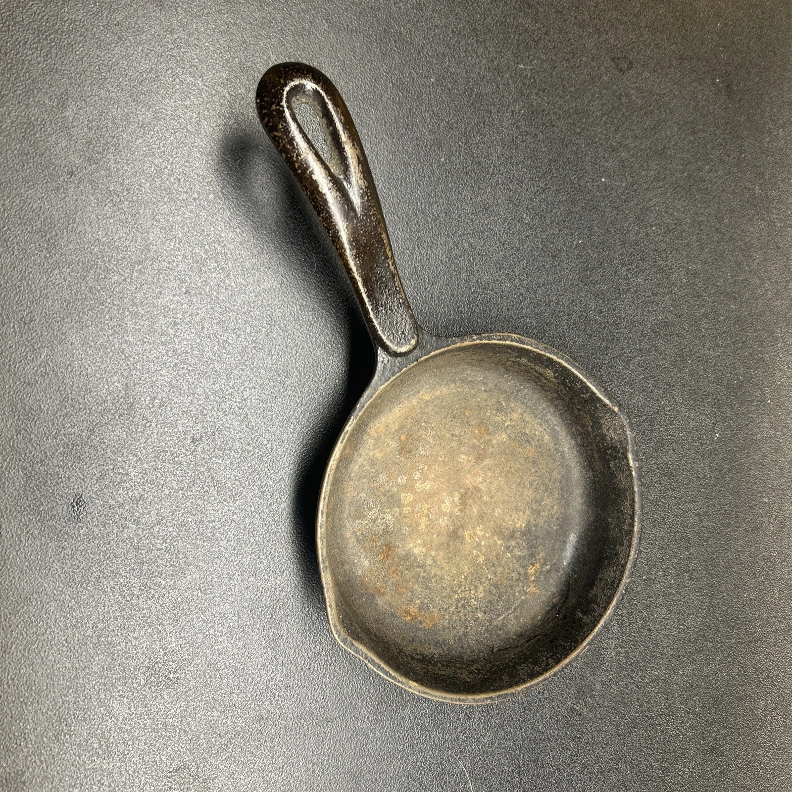Wagner's 1891 Vintage Cast Iron Skillet, 6-1/2”