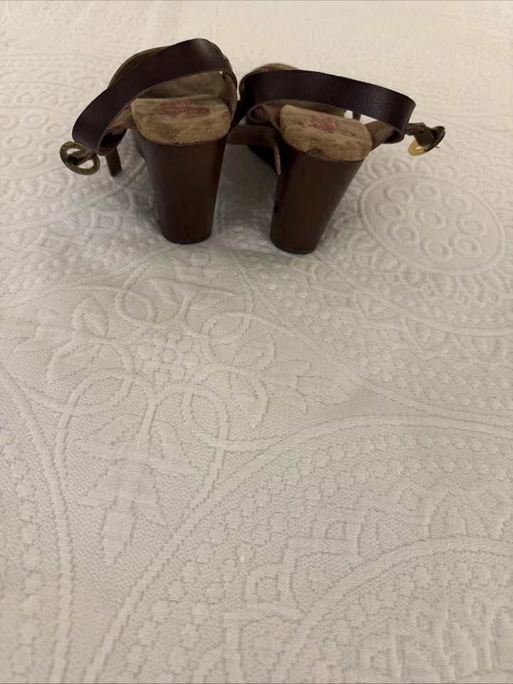 Sandalias de cuña Jellypop para mujer marrón correas entrecruzadas talla 7,5 M imitación cuero Foto 3 de 4