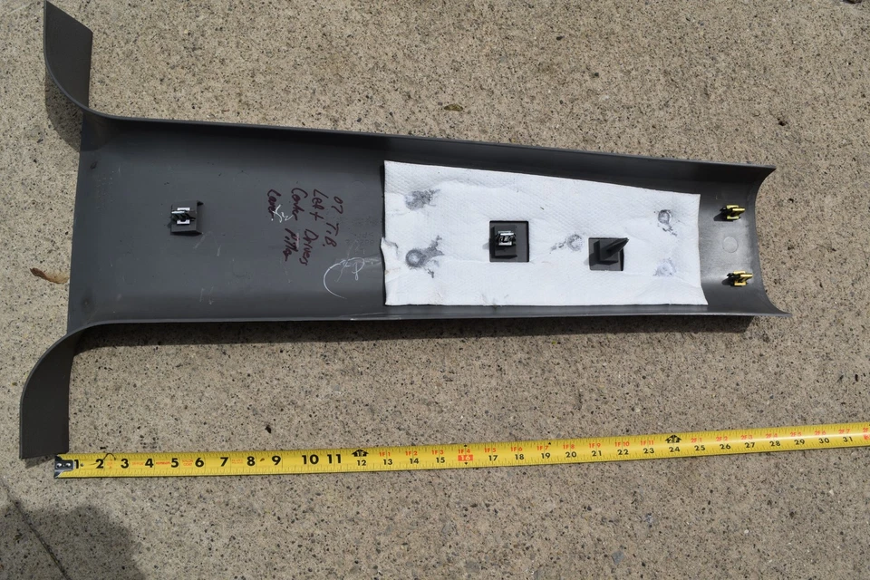 Chevy Trailblazer 2007 conductores LH pilar B inferior 2005 2009 moldura de poste 07 Foto 4 de 4