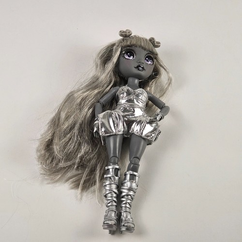 Rainbow High Shadow Series Luna Madison Metallic Gray