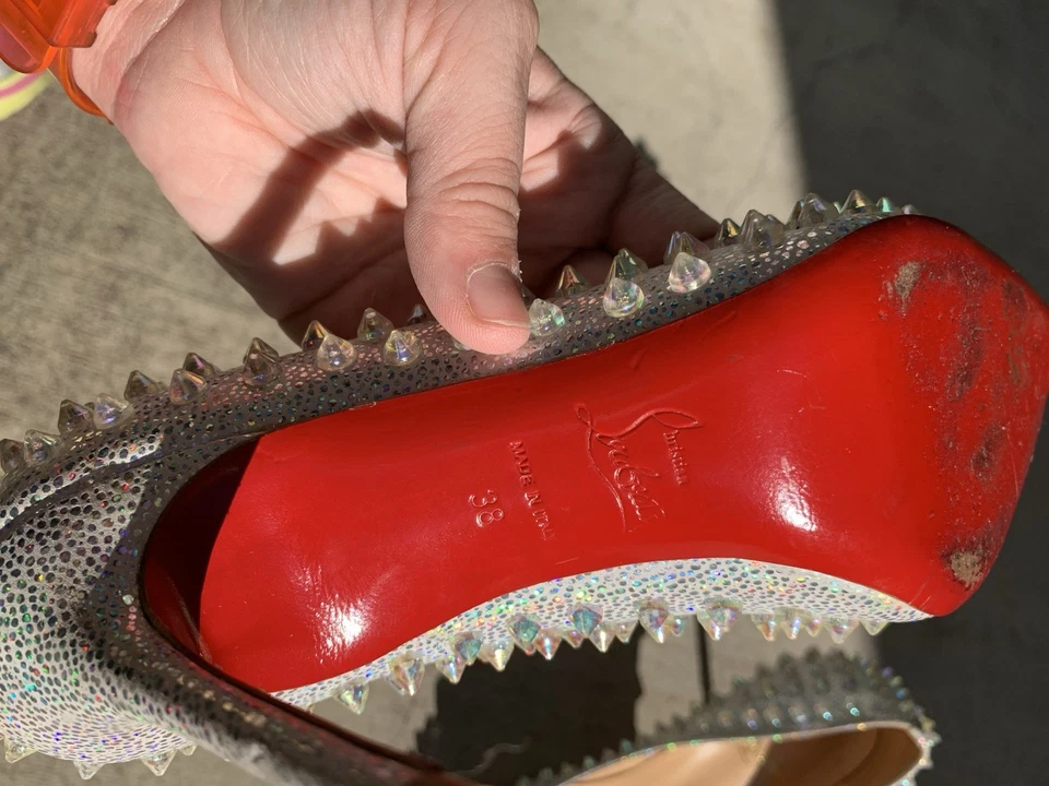 Christian Louboutin Pigalle Follies Spikes Silver. Talla 38. Desgaste ligero. Sin caja. Foto 4 de 4