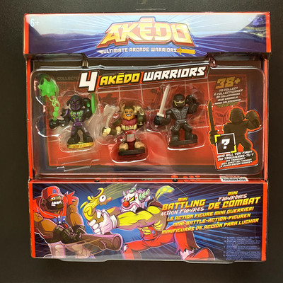 AKEDO Ultimate Arcade Warriors Collector Pack Brandneu und Sealed *RAR*