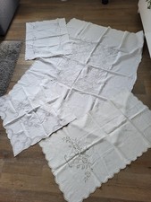 4 weiße Tischdecken mit Lochstickerei, versch. Größen
