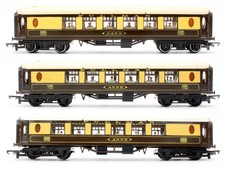 TRIANG 'OO' GAUGE LOT OF 3 UMBER/CREAM PULLMAN PASSENGER COACHES
