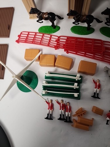 Ertl Farm Country Riding Stable Set # 4217 in Original box Missing 3 pieces - Picture 9 of 23