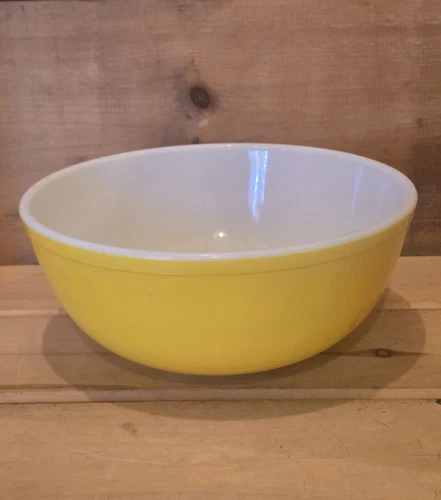 1 Pyrex Yellow #404 Primary Color Mixing/Nesting Bowl. D   10-1/2"W x 4-1/2"H