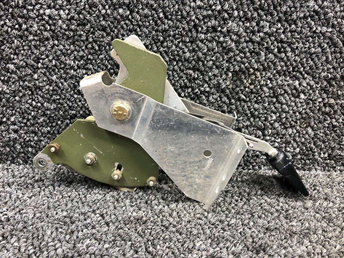 1262026-1 (USE: 1512280-41) Cessna 182M Flap Lever Assy W/ Support