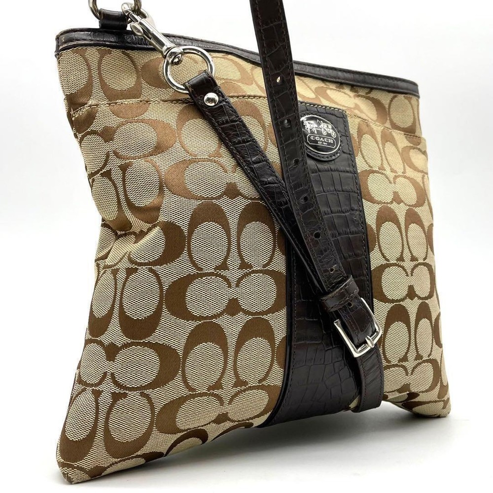 C-1 Coach Brown Shoulder Carriage Logo