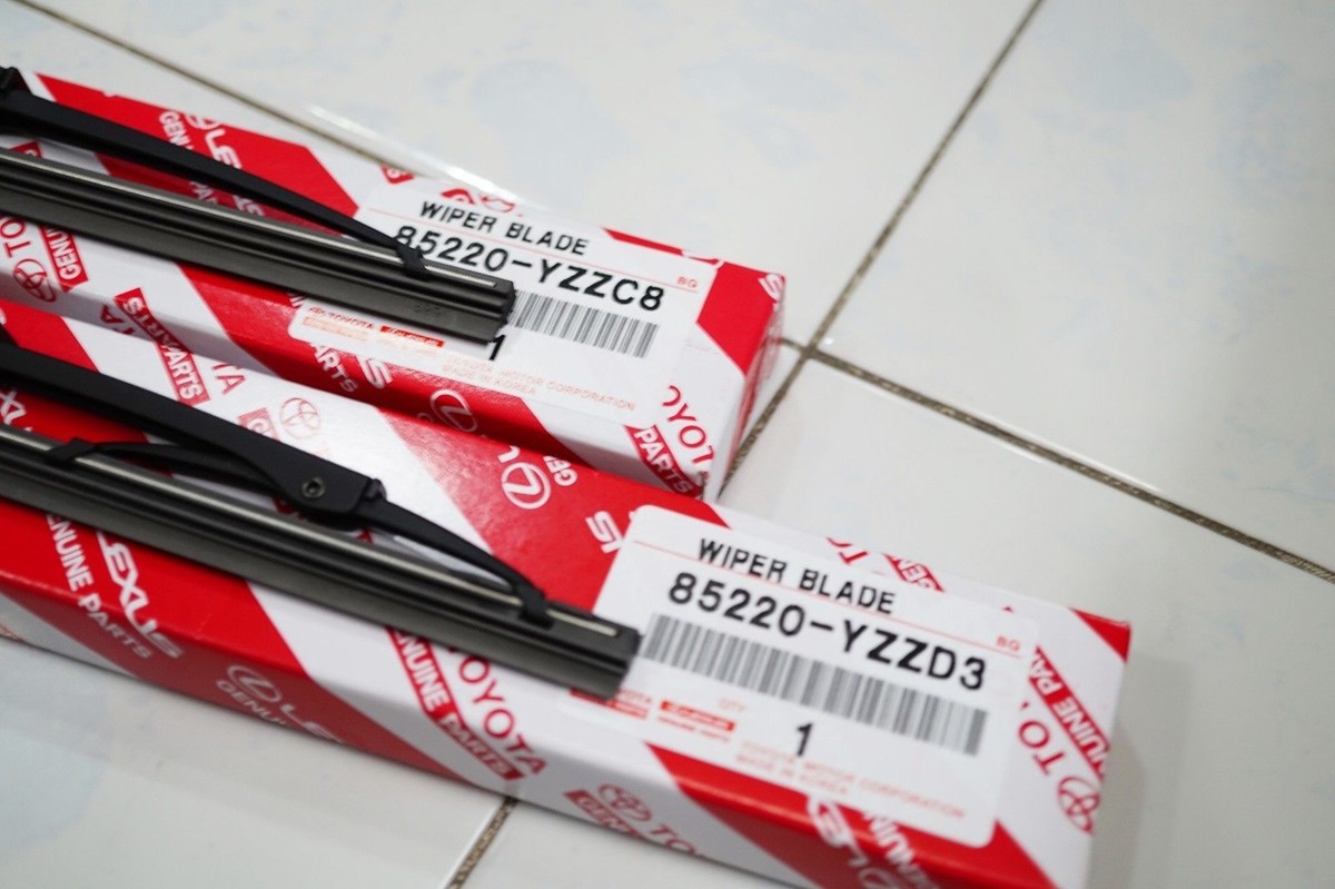 S GENUINE TOYOTA HILUX FORTUNER 2005-2014 FRONT WIPER BLADE