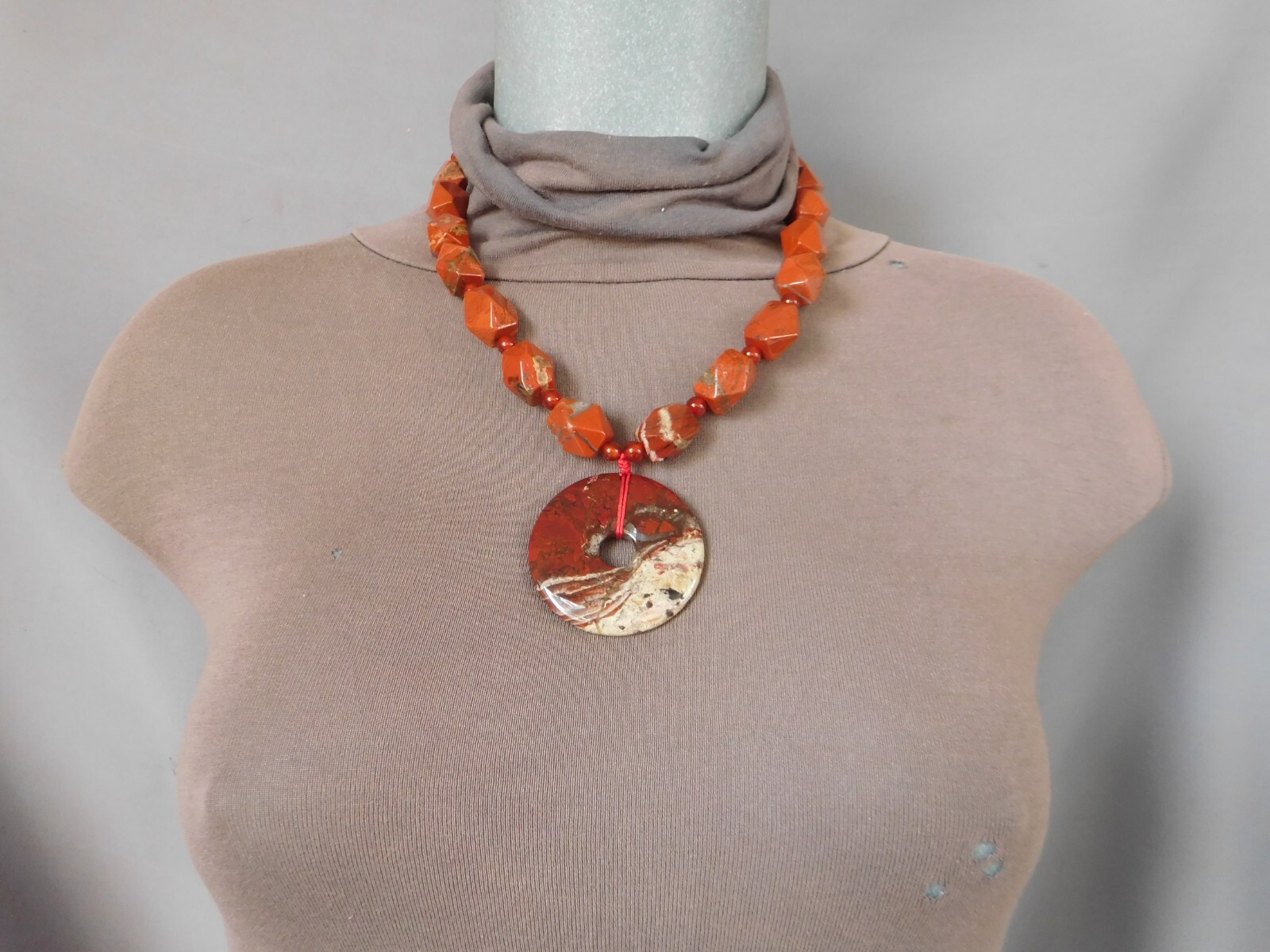 Collier jaspe rouge cornaline avec pendentif donut en pierre véritable, le cadeau idéal