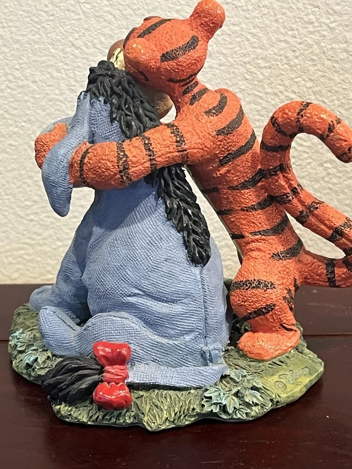 Figura Eeyore & Tigger Disney Simply Pooh "Así que esto es lo que Smiling Feels Like" Foto 2 de 4