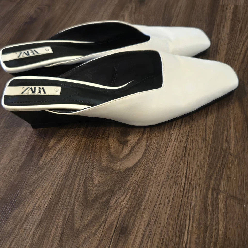 Mules sin cordones de cuero blanco Zara talla 40 Foto 2 de 4
