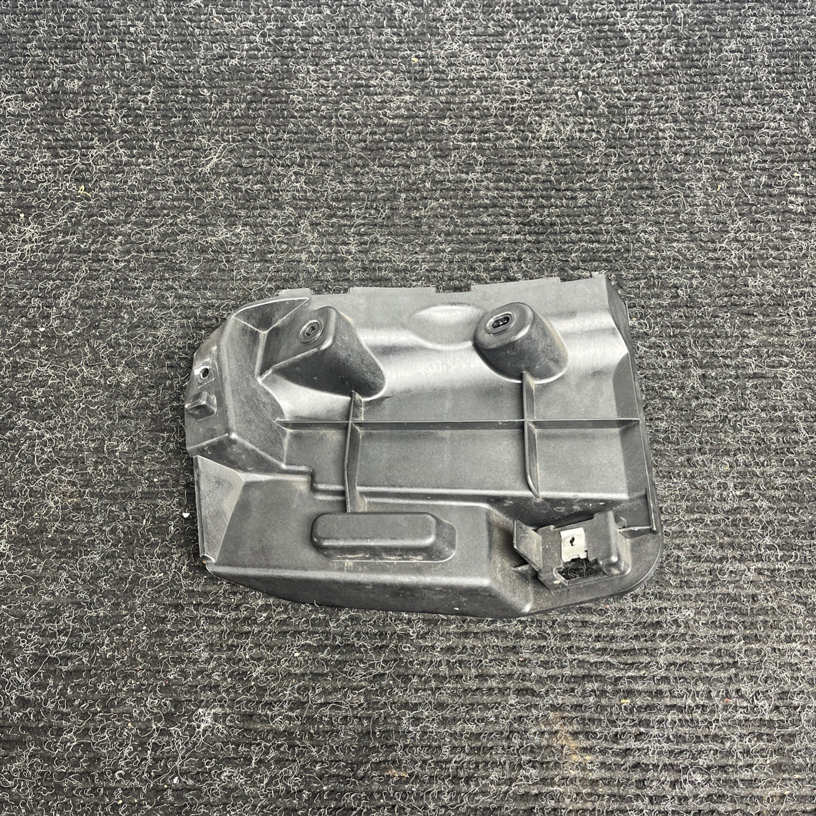 Maserati Ghibli 2014-2021 REAR+LEFT Bumper bracket