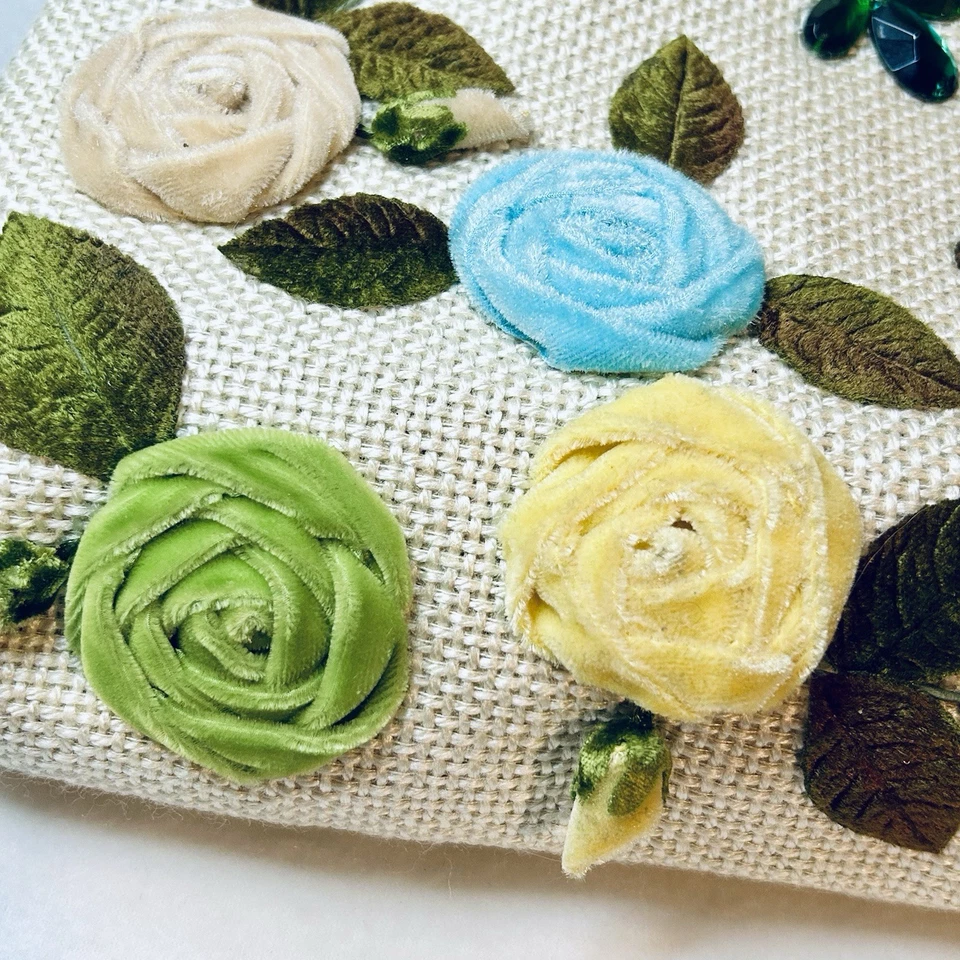 Bolso de Mano Floral Vintage con Rosas de Terciopelo y Asas Lucite Cottagecore Foto 3 de 4