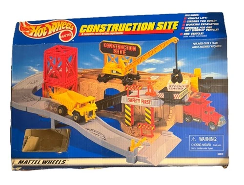 Vintage Hot Wheels 1998 Construction Site In Box 65875 VTG (One truck missing)