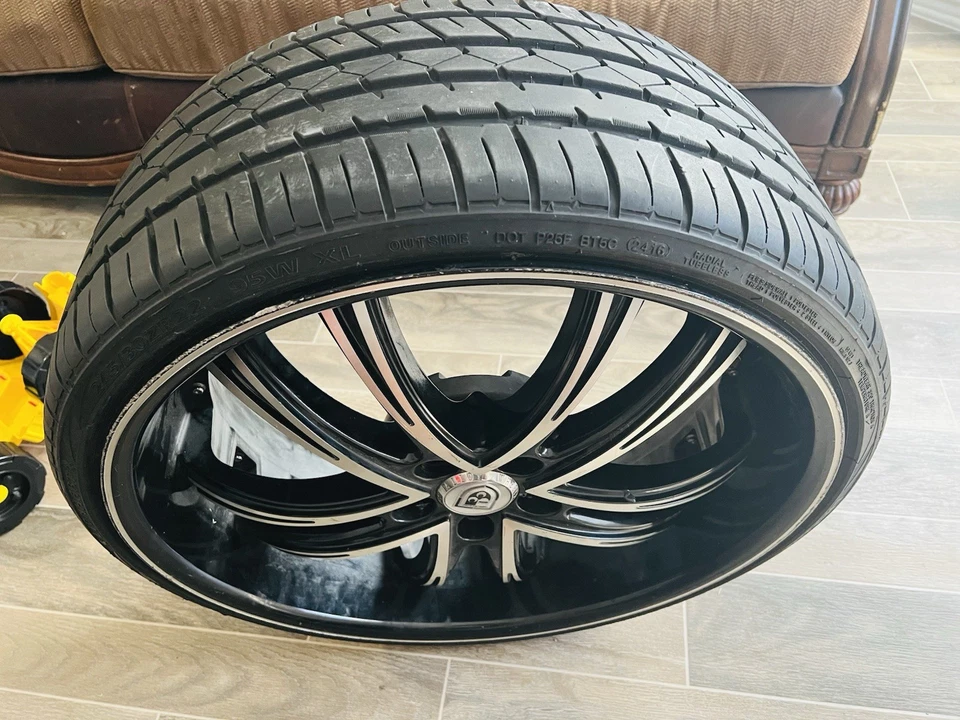 Llanta It's Just One marca Lexani llanta de 22 pulgadas y se adapta a 245/30r22 Foto 2 de 2