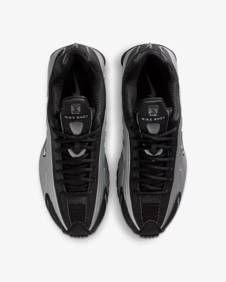 HQ1988-007 Nike Shox R4 Metallic Silver Black (uomo) - Immagine 4 di 4