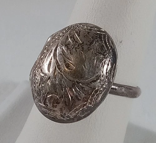 Sterling Silver Vintage Oval Locket Ring Size 9 Engraved Etched Design Petite