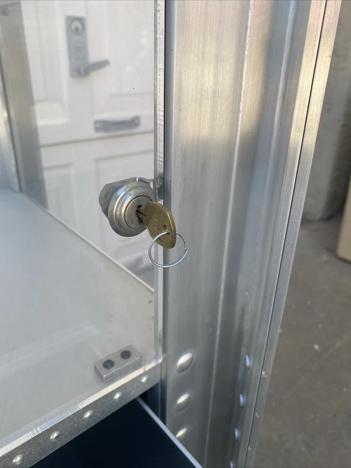 Vitrina Oakley de aluminio vintage 1995-99, diseño X metal 6'- 2 cajones Foto 3 de 4