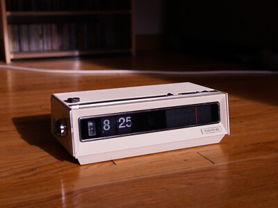 Hitachi Sylvania branded Flip Clock Vintage Radio Alarm Copal