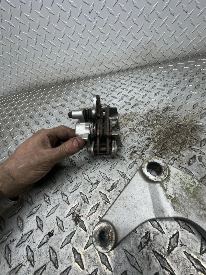 2002 Kawasaki Vulcan 1500 Mean Streak Rear Brake Caliper W Mount 43041-1864-GN - Image 4 of 4