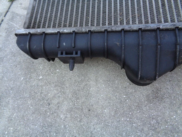 Volvo V40 2000 motor radiador intercooler carga enfriador de aire OEM Foto 3 de 4