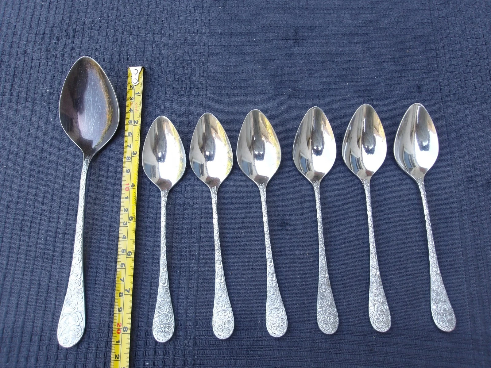 7 Pieces Japan Stainless Grand Prix Rose Tapestry - Serving & Desert Spoons?
Opens in a new window o