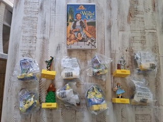 WIZARD OF OZ/BLOCKBUSTER 3 COMPLETE SETS OF ALL 4 CHARACTERS & COLLECTABLE MOVIE