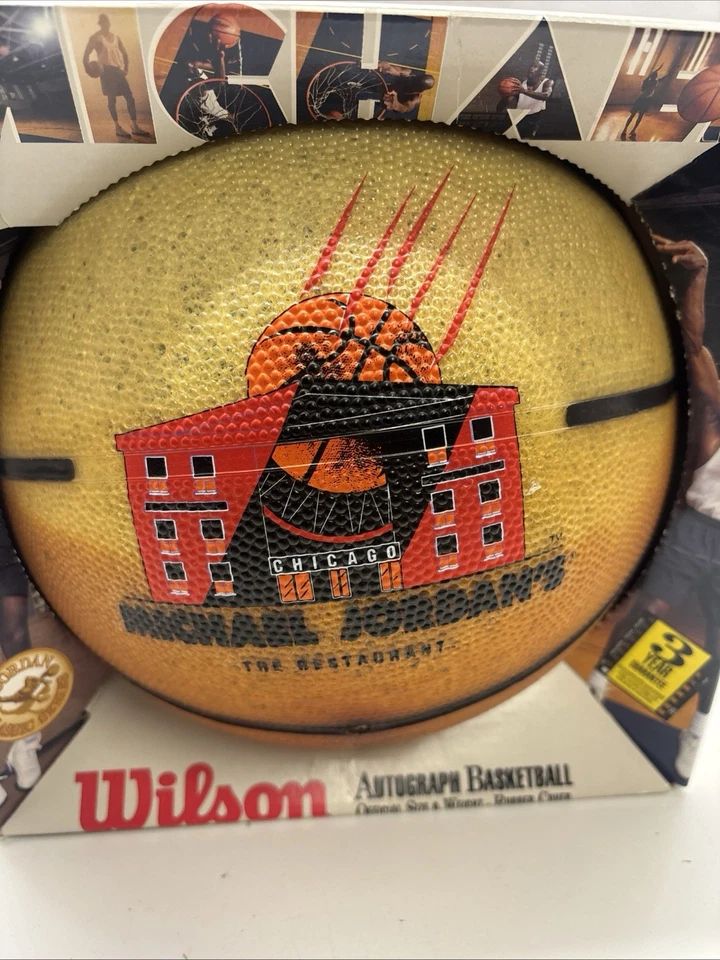 Baloncesto restaurante Wilson Michael Jordan vintage (ver fotos descoloridas) Foto 3 de 4