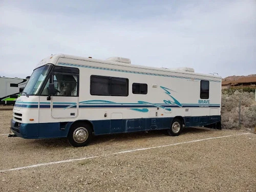 Winnebago Brave 32RQ 1995 RV Class A Motorhome Cumins 5.9 L Diesel engine