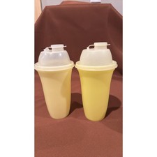 Lot of 4 Tupperware 3 Shakers Drink Mixers  1...