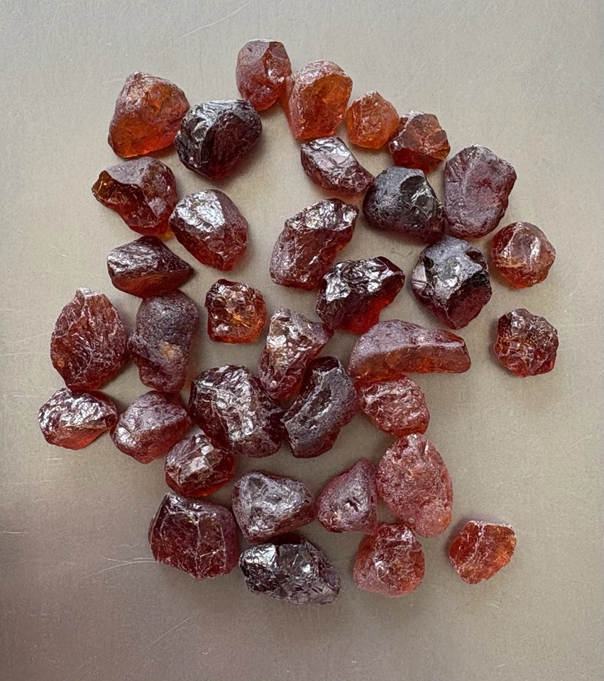 Nice Lot 292 Cts Natural Red Colour Spessartine Rough From Nigeria - Image 4 of 4